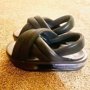 Nike Air Max Isla Sandals|Triple Black|Size 9|NIB